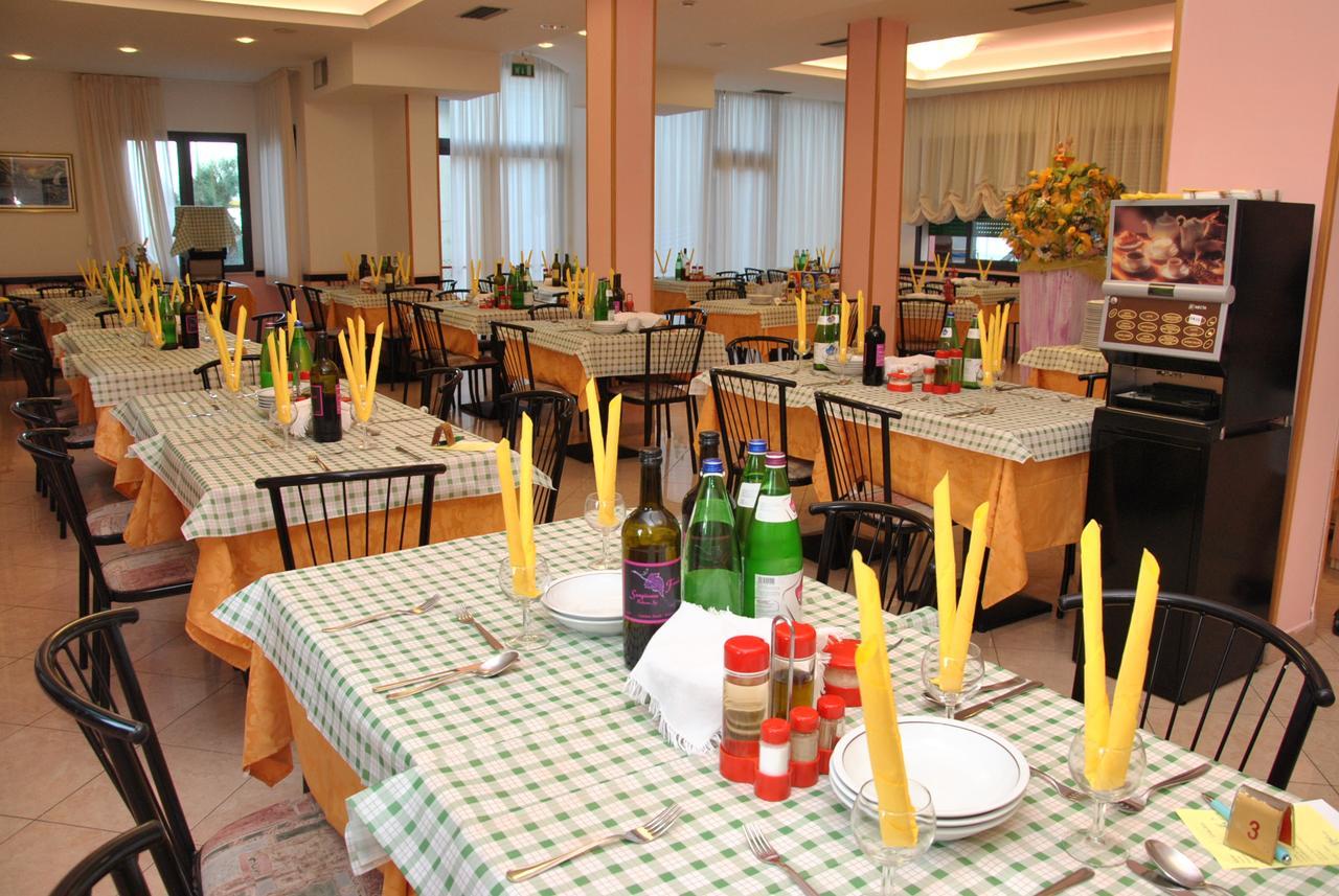 Hotel Ristoro Bellaria-Igea Marina Extérieur photo